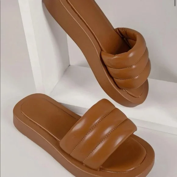 NWOT brown slides - Picture 1 of 4